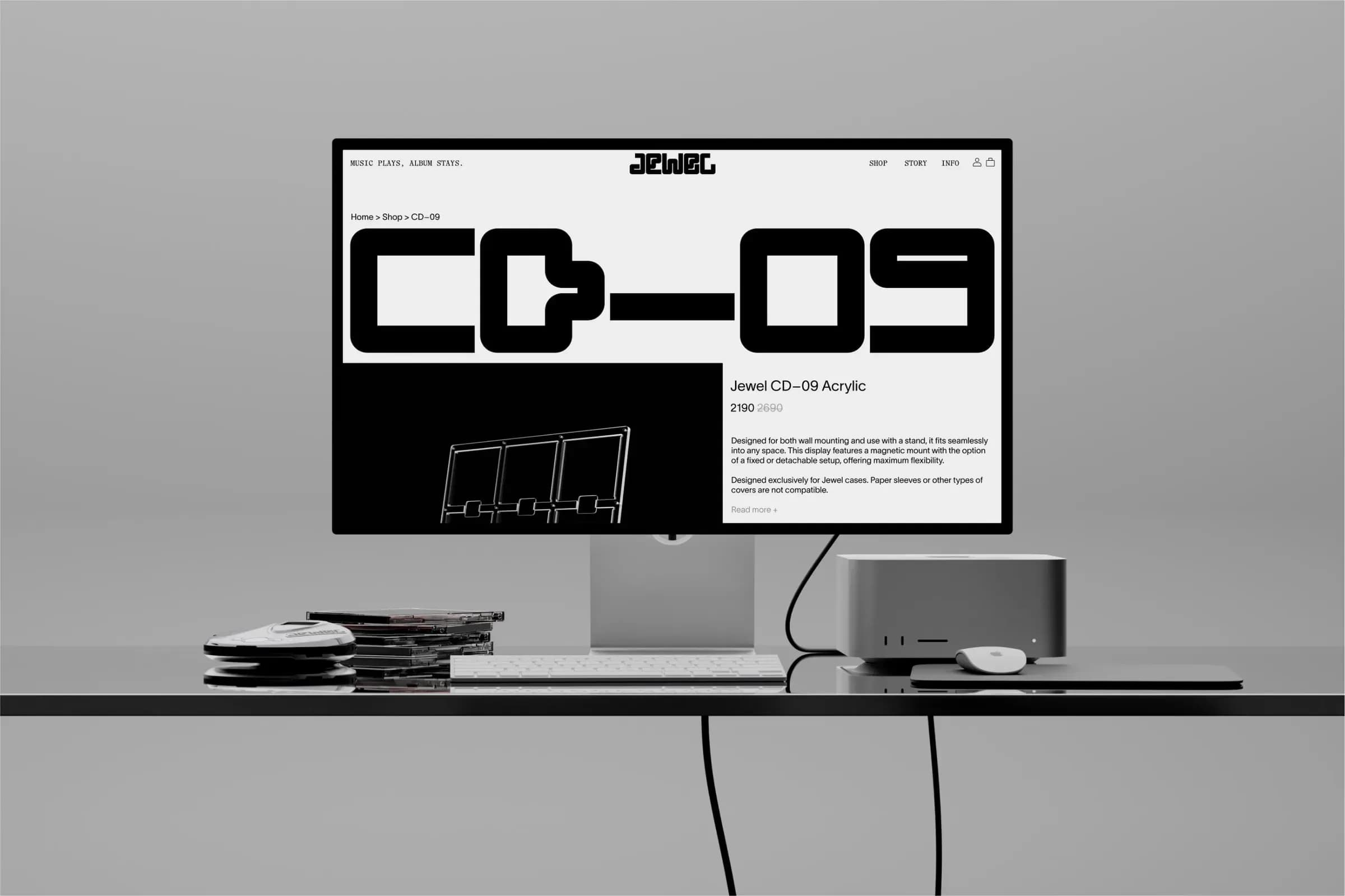 Desktop computer with browser windows opened on the Jewel's webshop.