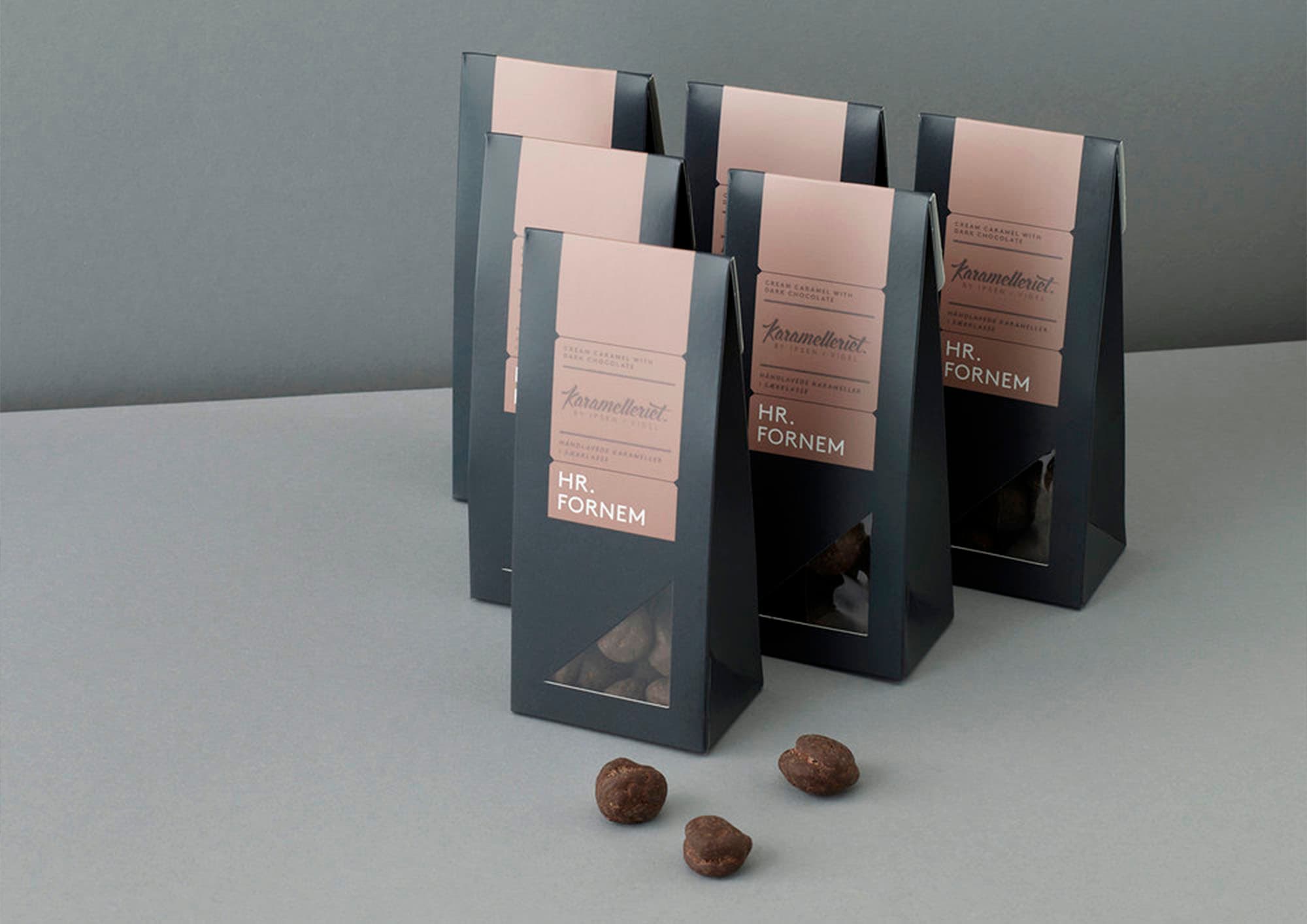 Packages from Karamelleriet standing in a triangular formation