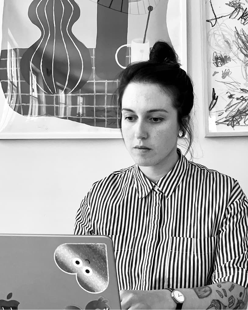 Black-and-white photo of Clara Isaksson at her laptop